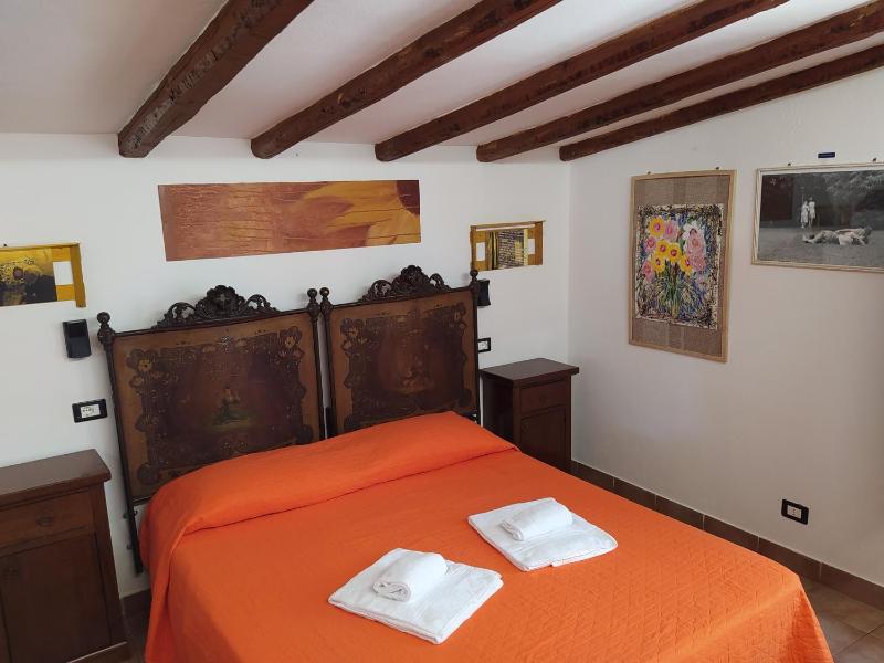 Economy Double Room image 4