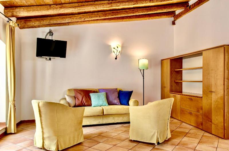 One-Bedroom Apartment image 3