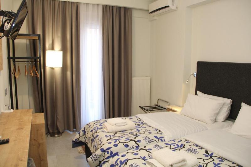 Standard Double/Twin Room image 2