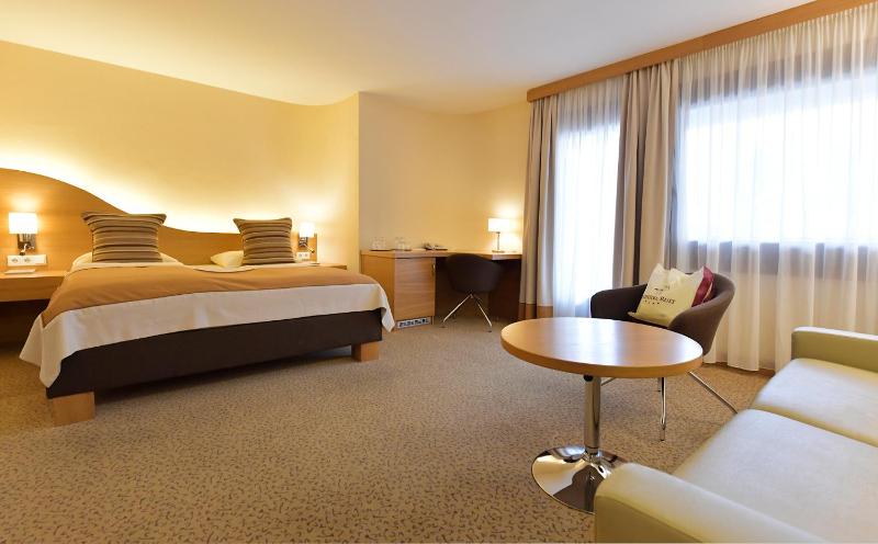 Comfort Double Room with Balcony image 4