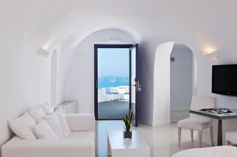 Superior Οutdoor Jetted Tub Suite image 3