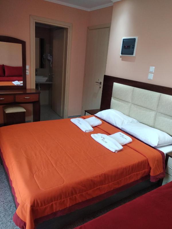 Double or Twin Room with Mountain View image 4