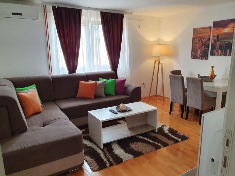One-Bedroom Apartment image 2