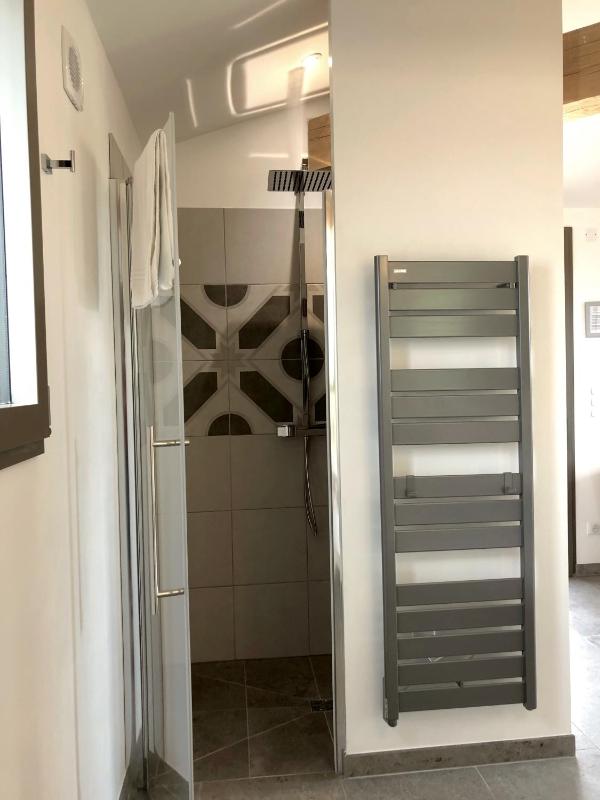 King Room with Spa Bath image 3