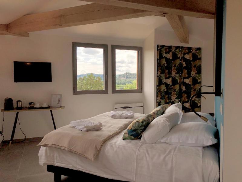 King Room with Spa Bath image 4