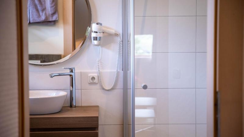 Double Room with Balcony image 2