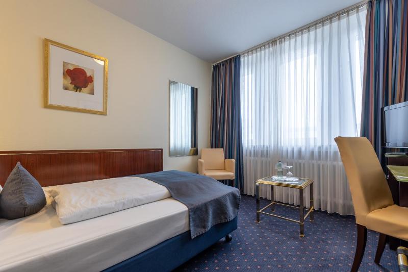 Standard Single Room image 3