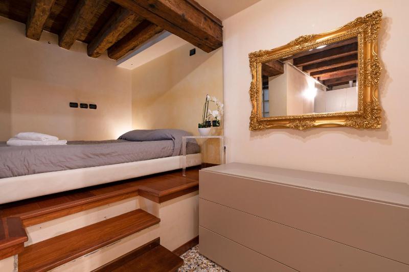 Two-Bedroom Apartment with 2 Bathrooms  image 4