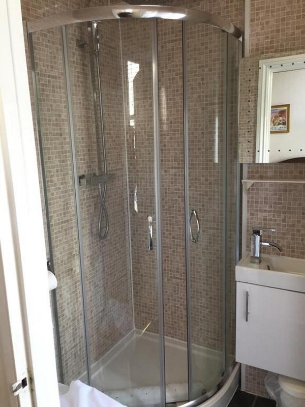 Super King Double or Twin Room image 1