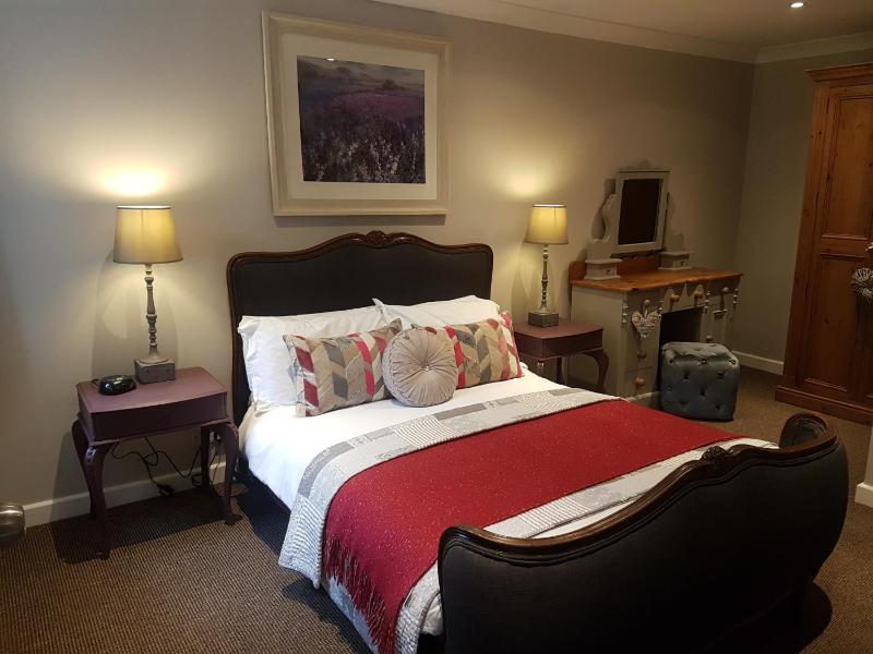 Two-Bedroom Cottage image 3