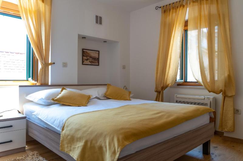 Comfort One-Bedroom Apartment image 3