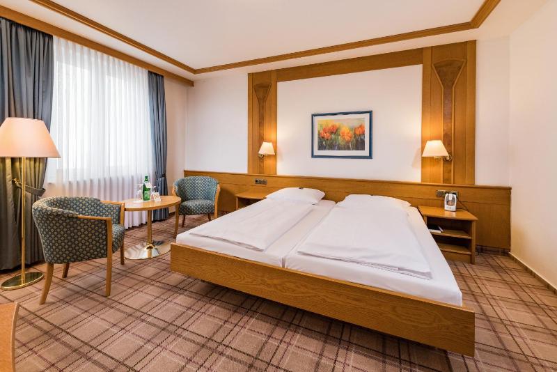 Double Room image 3