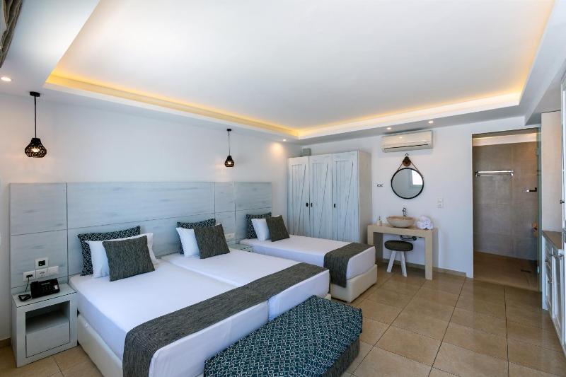 Triple Studio with Sea View image 3