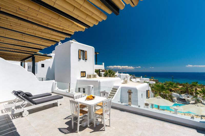 Deluxe Double or Twin Room with Sea View and Outdoor Jacuzzi image 3