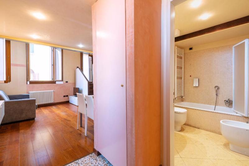 Apartment - Split Level with 2 bathrooms image 4