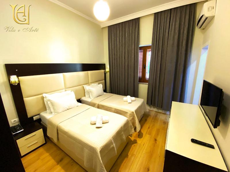 Economy Twin Room image 1