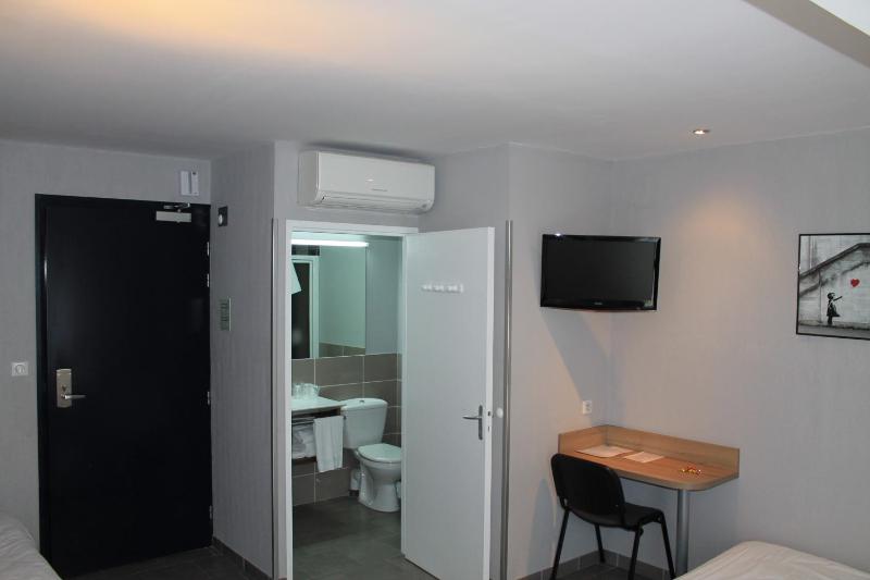 Family Room (2 Adults + 3 Children) image 3