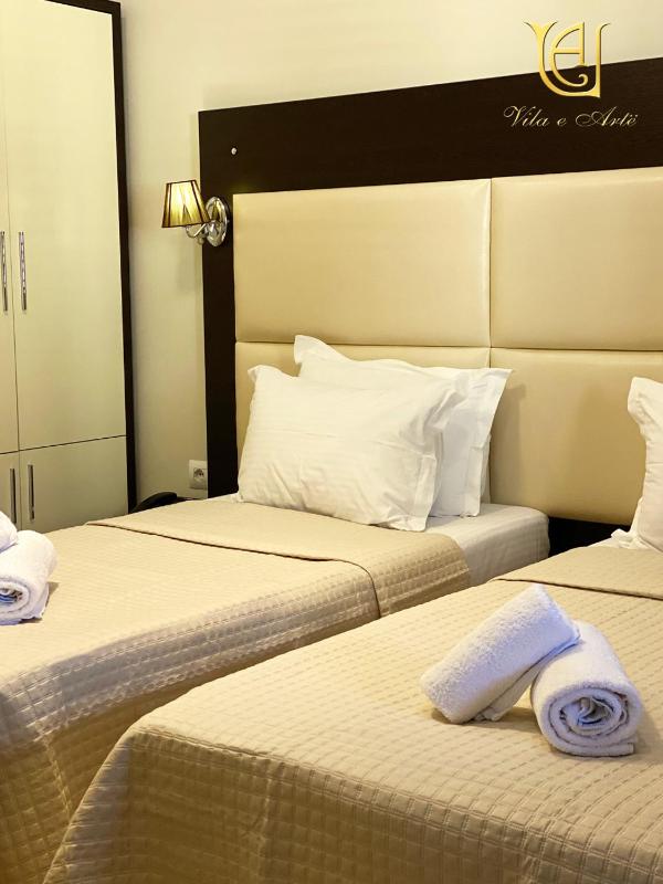 Standard Twin Room image 1