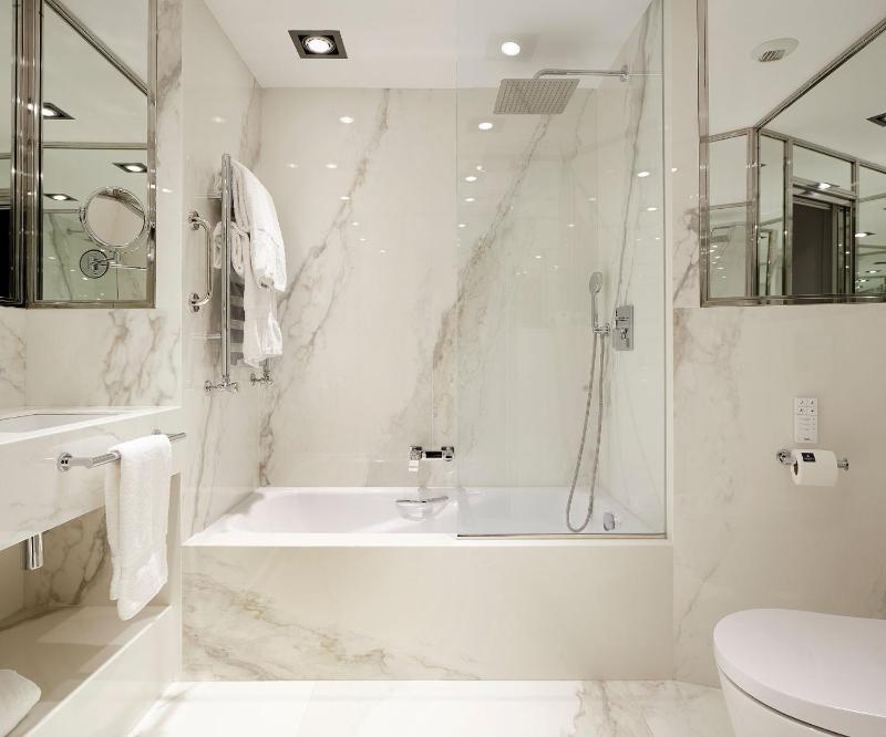 Grand City Room image 3