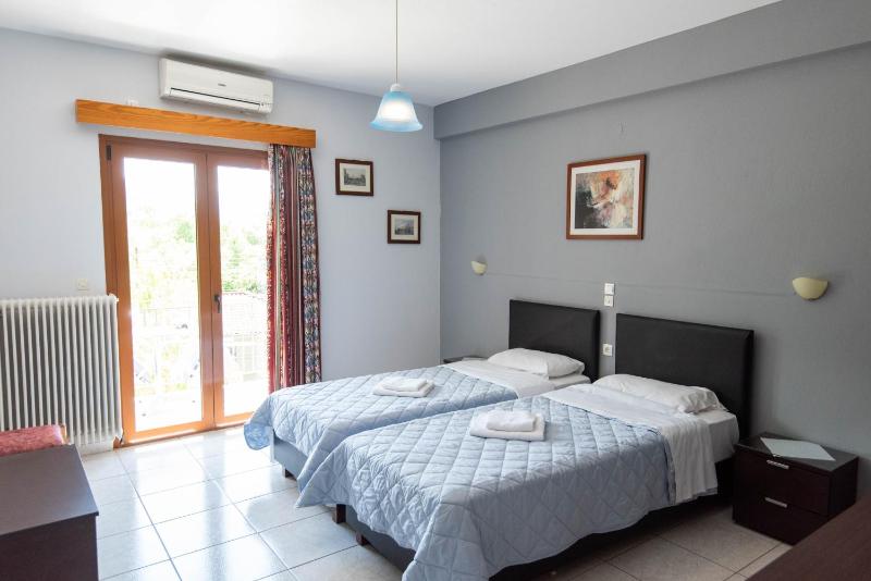 Twin Room image 1