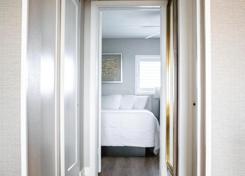 Type E - Oceanview Two Room Suite image 4