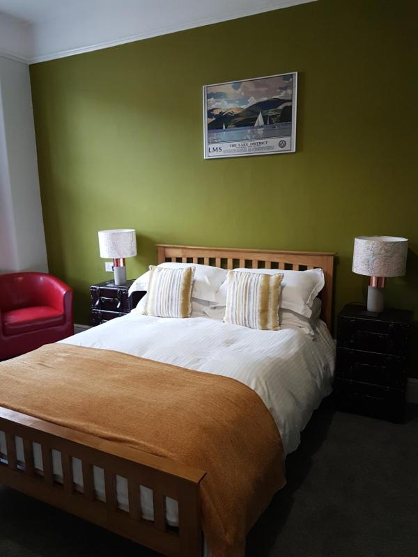 Double Room image 3