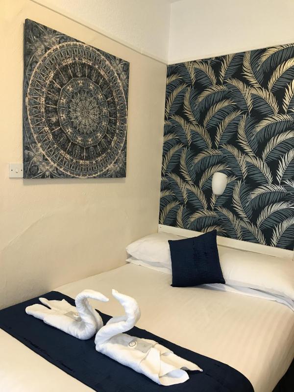 Budget Double Room image 4