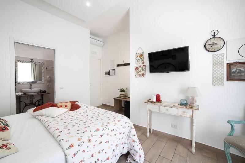 Double Room image 4