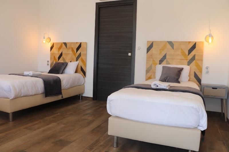Family Room image 2
