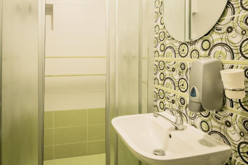 Triple Room with Shared Bathroom image 2