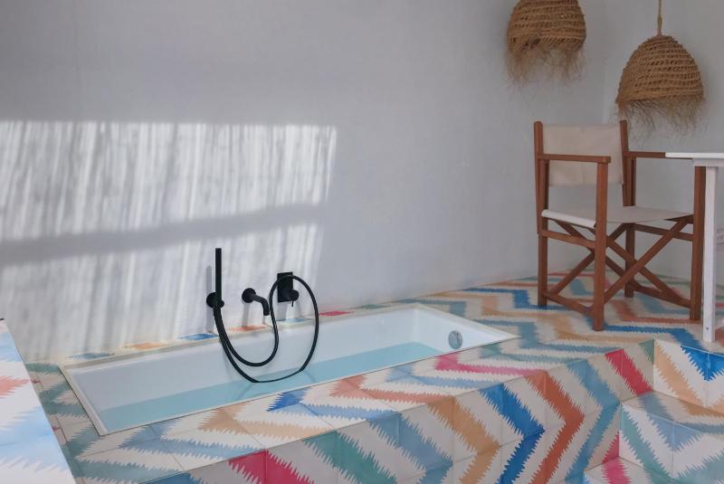 Deluxe King Suite image 4