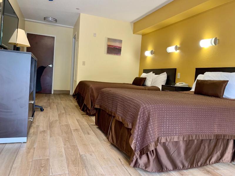 Double Room with Two Double Beds - Non-Smoking image 3