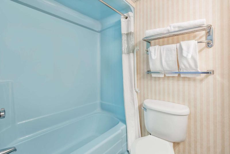 Three-Bedroom Suite - Non-Smoking image 3