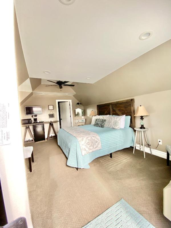 Superior King Room - Second Level image 3