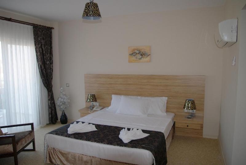 Single Room with Balcony image 2
