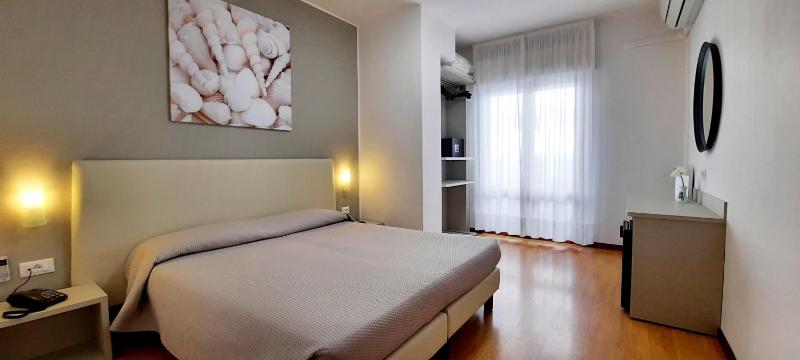 Hotel Carol - image 2
