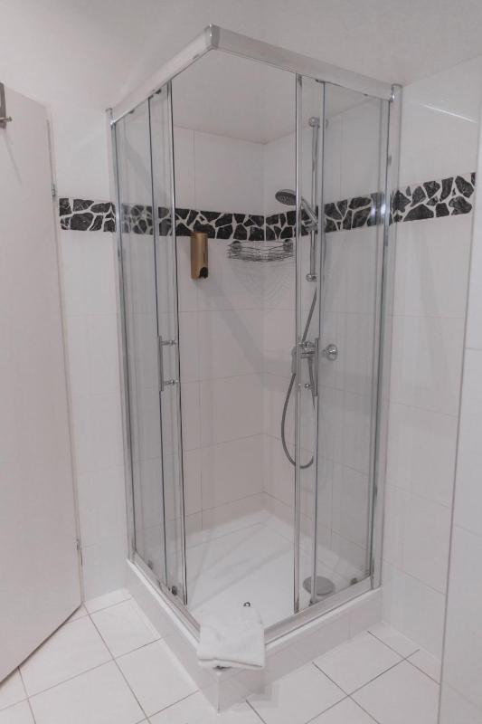 Small Double Room with Courtyard View image 3