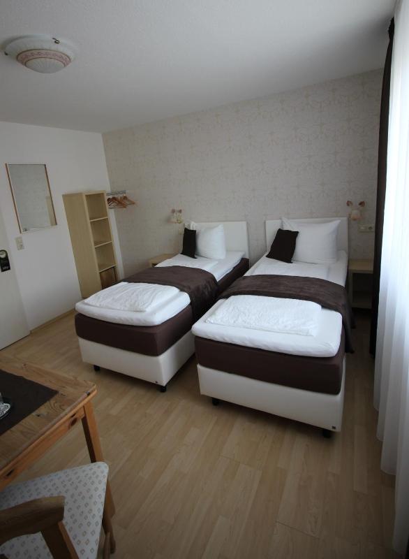 Double Room image 4