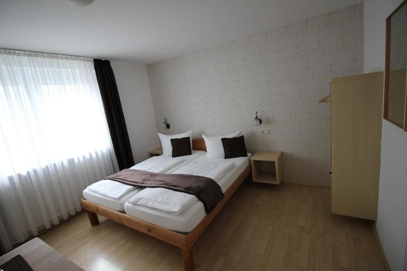 Double Room image 3