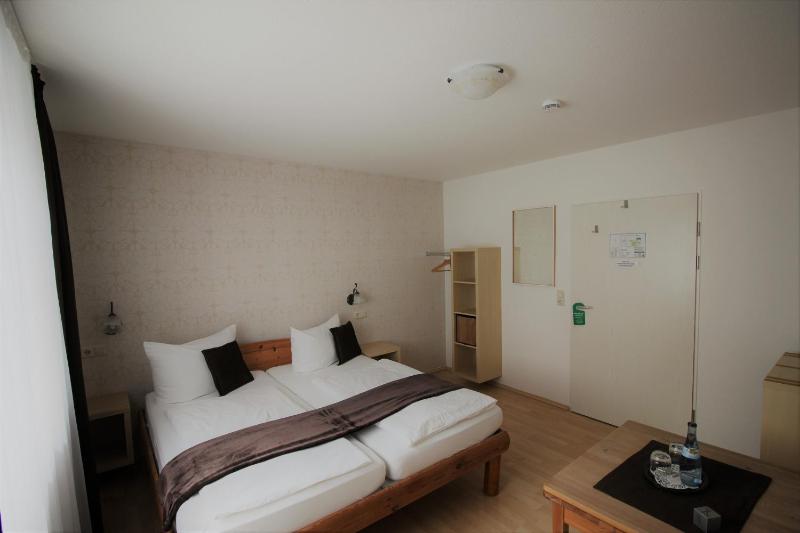 Single Room image 3