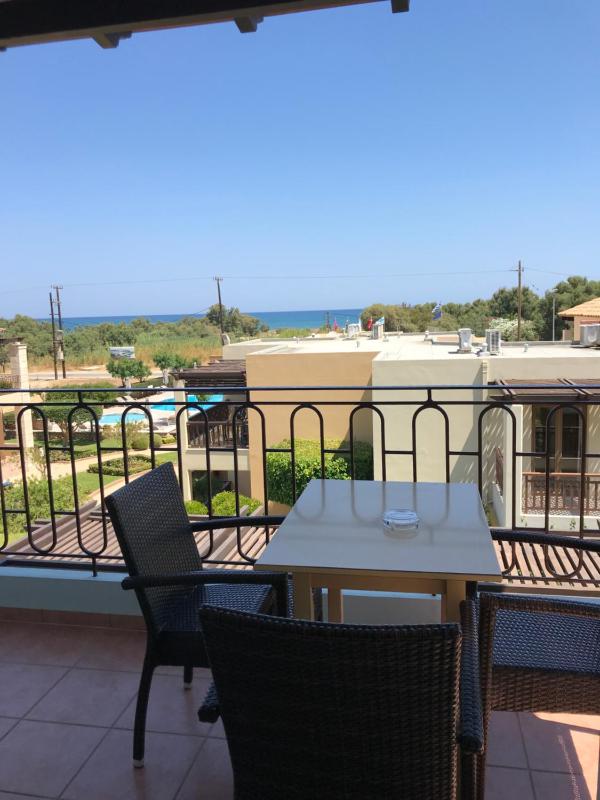 One-Bedroom Apartment with Sea View image 3