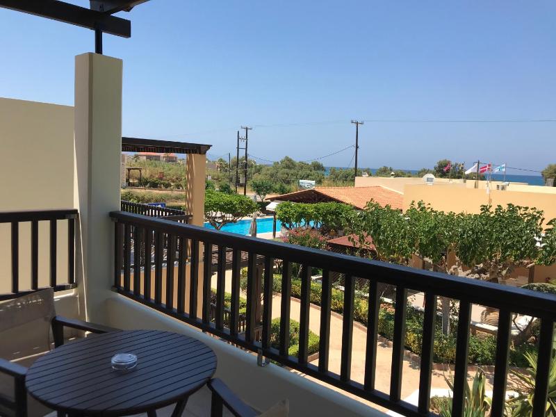 Apartment - Split Level with Pool View image 1