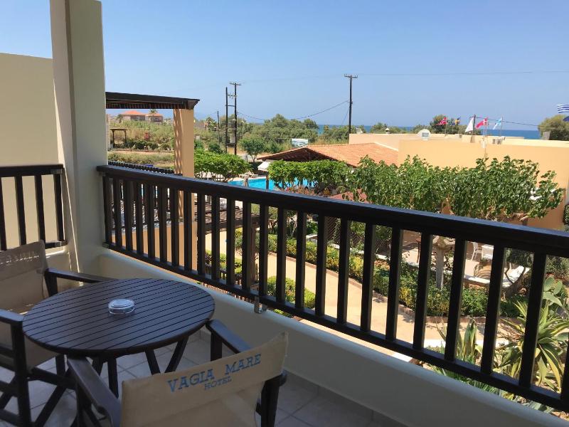 Apartment - Split Level with Pool View image 4
