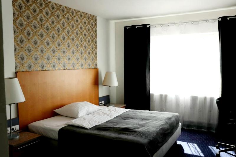 Double Room with Garden View image 2