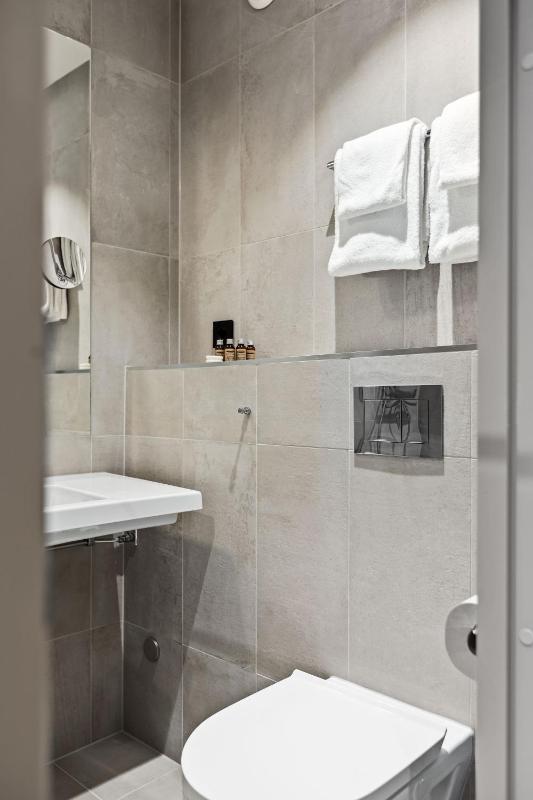 Compact Double image 1