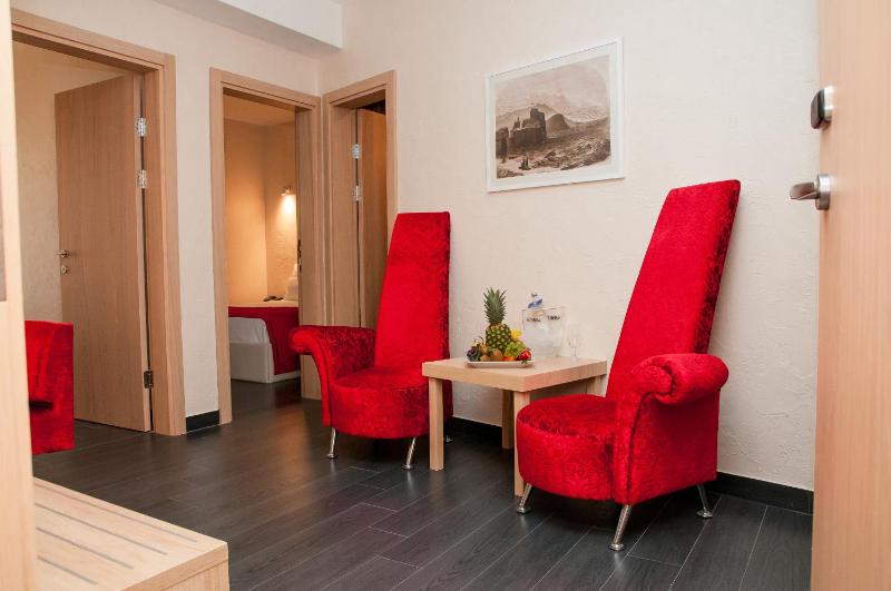 Superior Suite image 2
