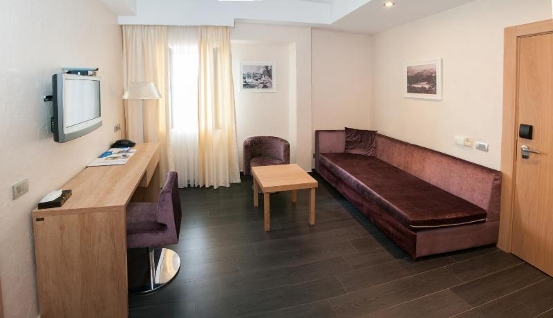 Standard Suite image 2