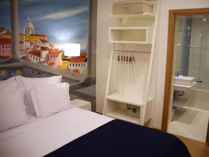 Double Room image 3