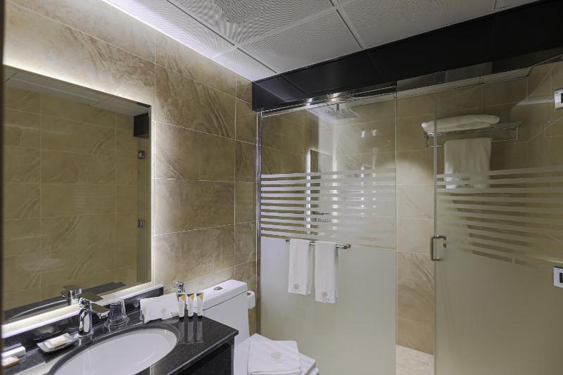 Deluxe King Room image 3
