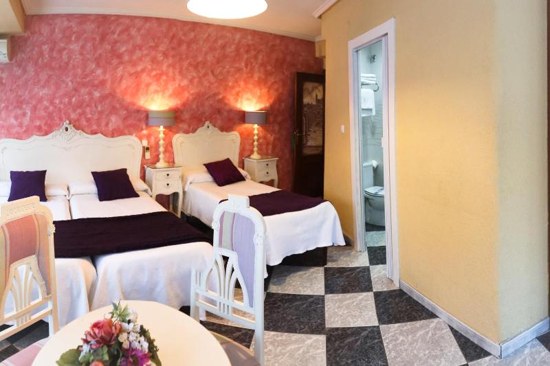 Quadruple Room image 3